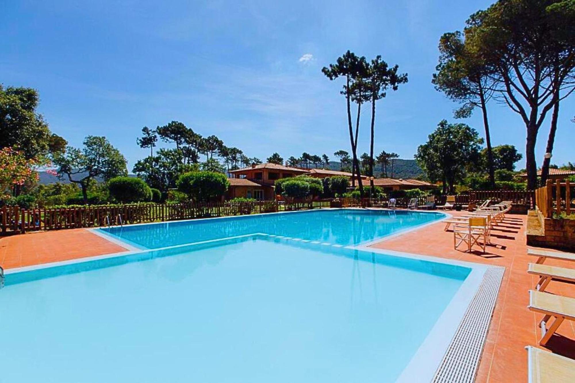 Renaione Aparthotel 4*